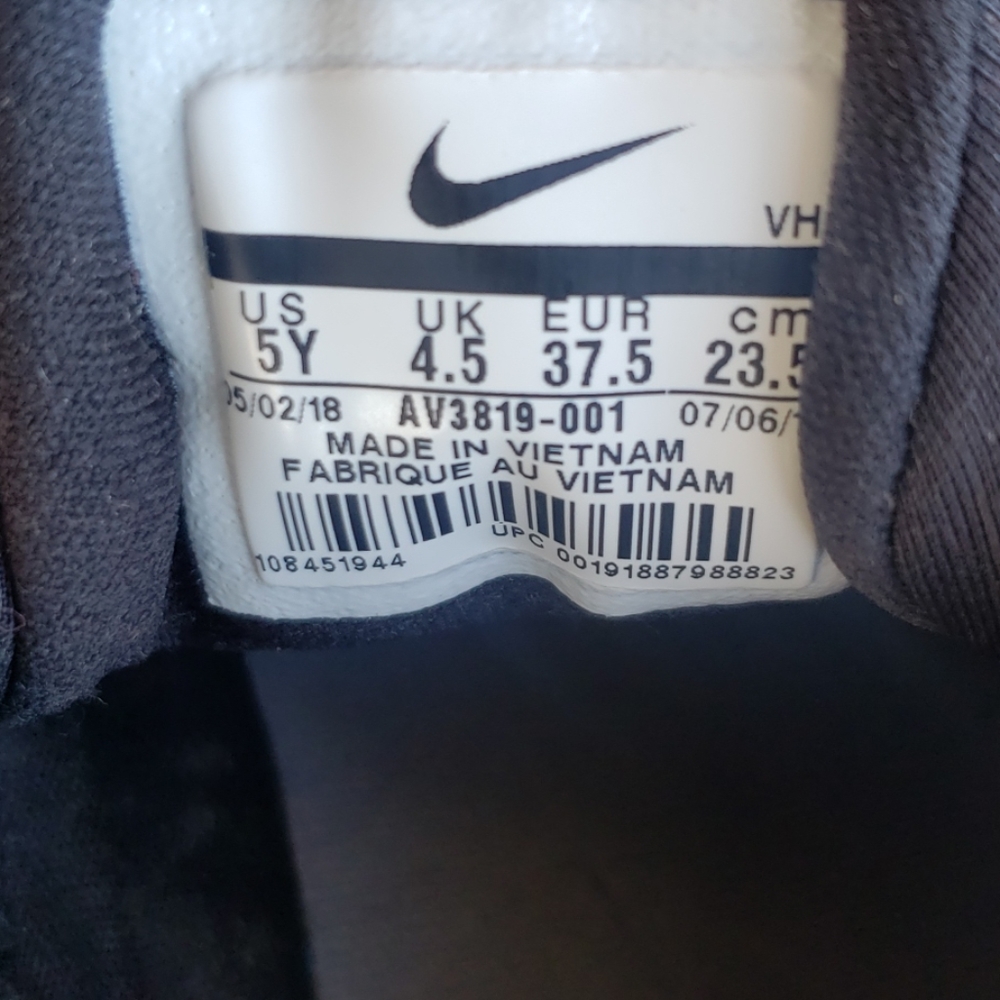 Nike - Picture 4 of 8